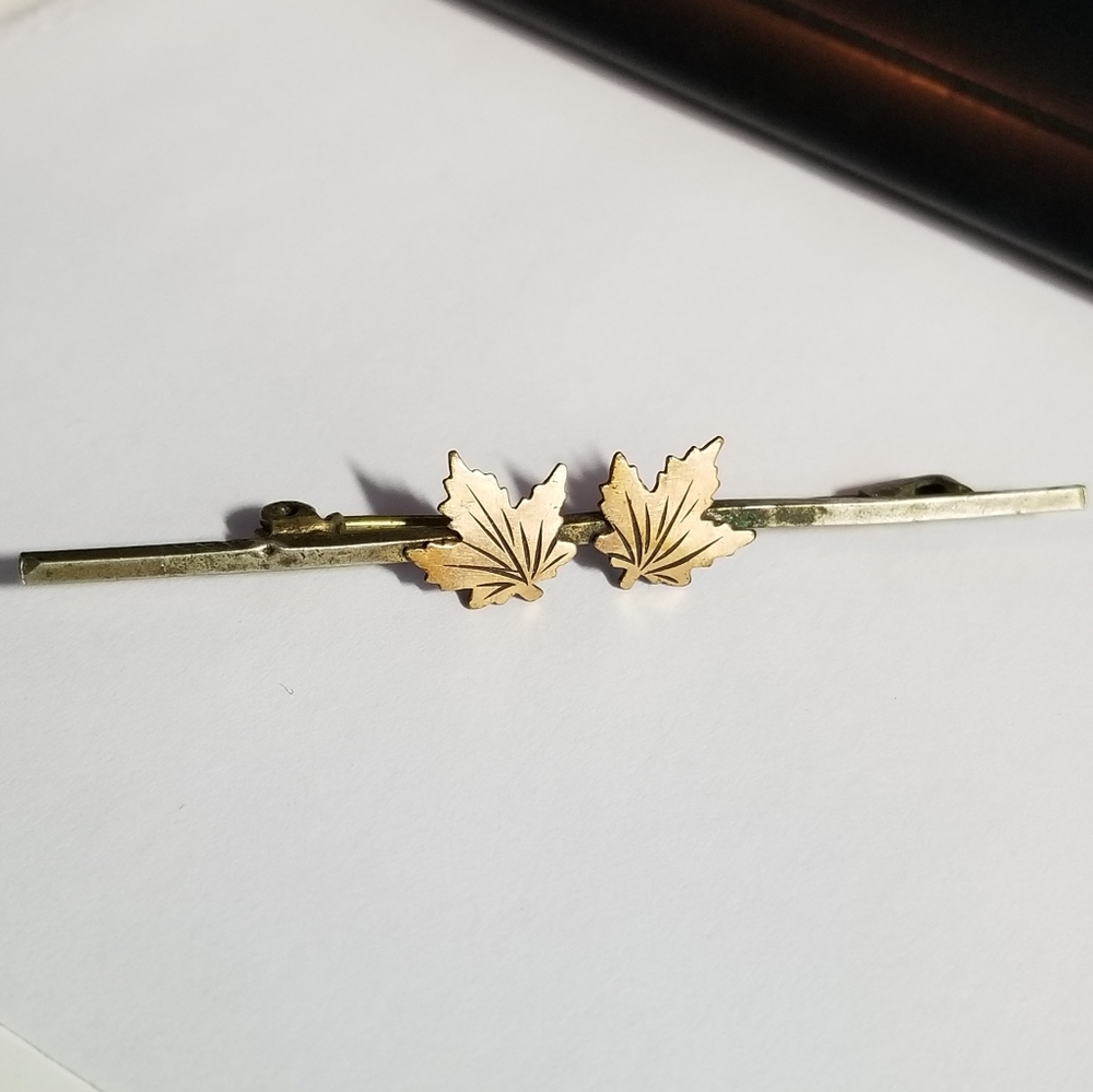 Antique maple leaves bar pin gold tone brooch Victorian edwardian leaf